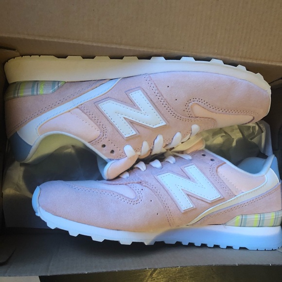 BRAND NEW pink suede new balances - Picture 1 of 4